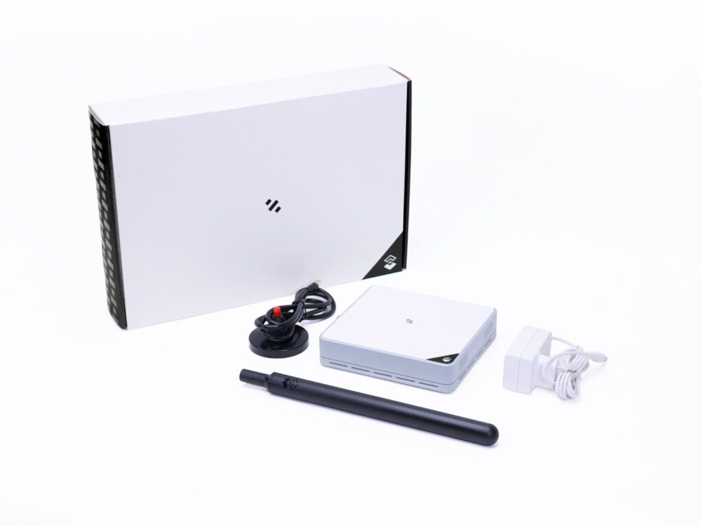 SenseCAP M2 Data Only LoRaWAN Indoor Gateway(SX1302) – US915 connected hardware primary product view
