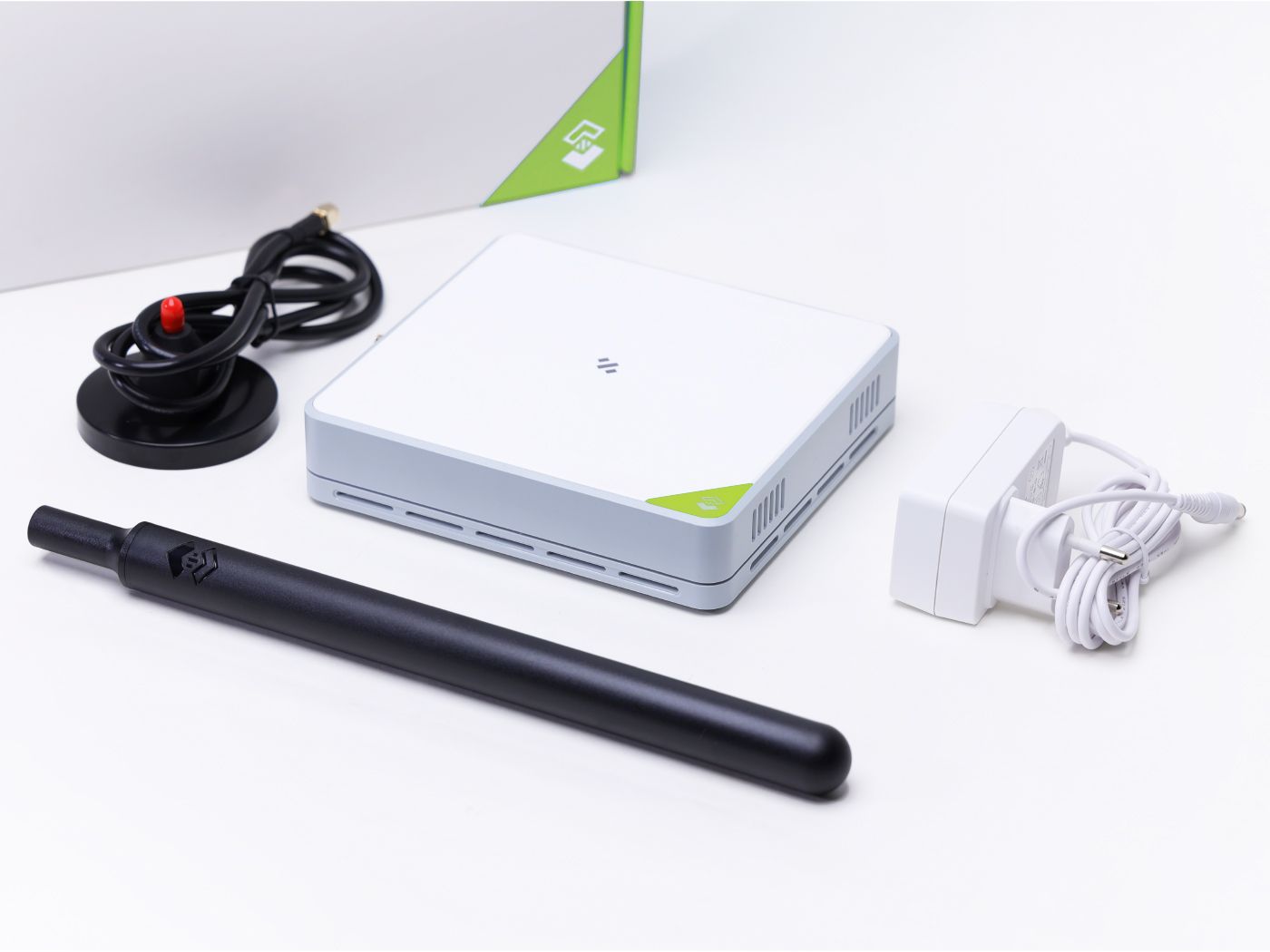 SenseCAP M2 Multi-Platform LoRaWAN Indoor Gateway(SX1302) – EU868 connected hardware additional product view