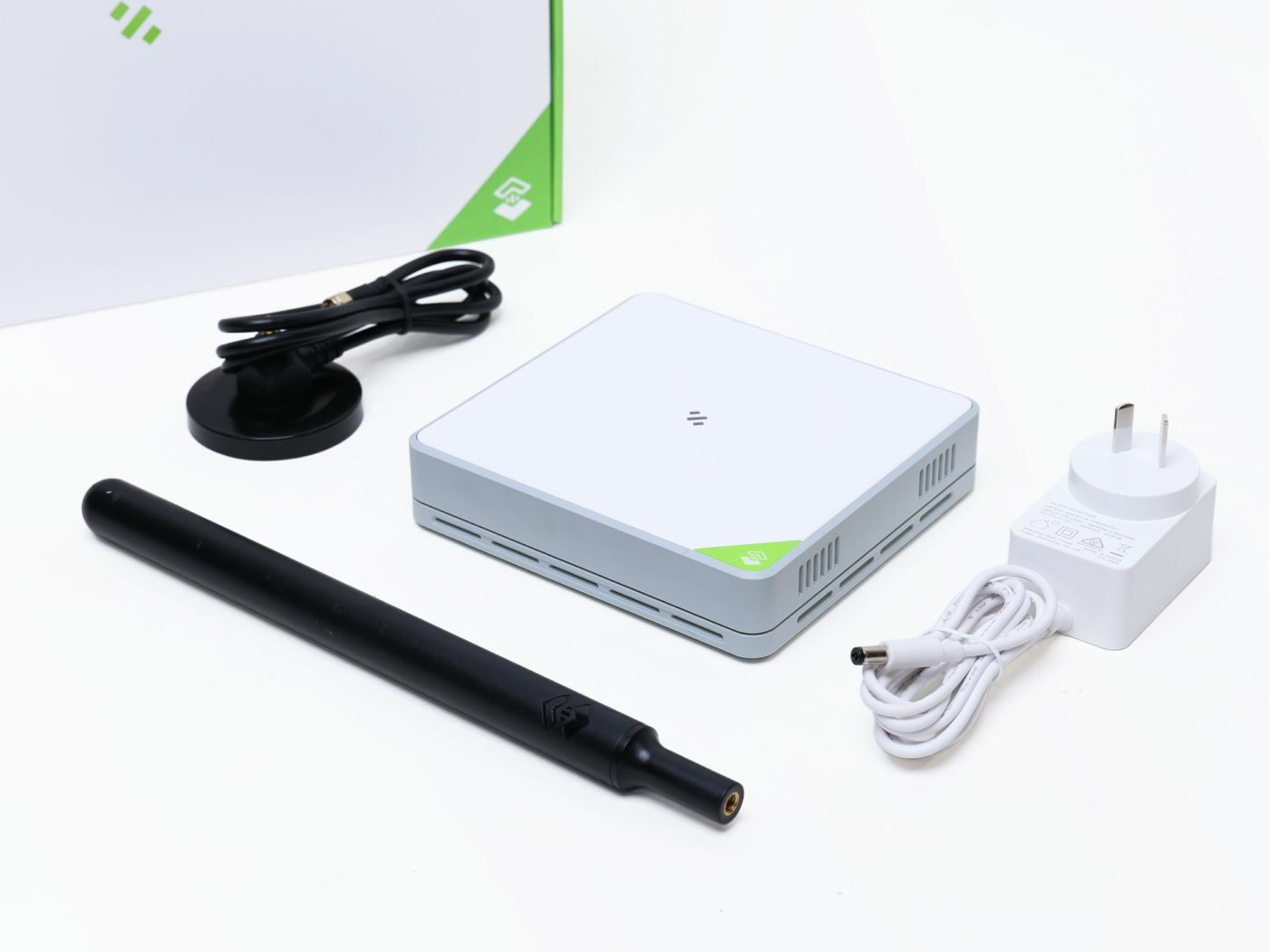 SenseCAP M2 Multi-Platform LoRaWAN Indoor Gateway(SX1302-4G) – AU915 connected hardware additional product view